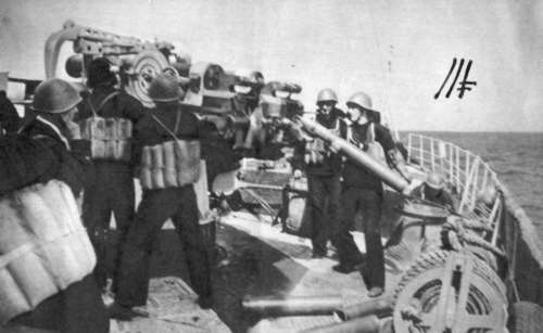 Prore Armate - Numero speciale del 10 giugno 1943: Cannonieri su una piccola unità